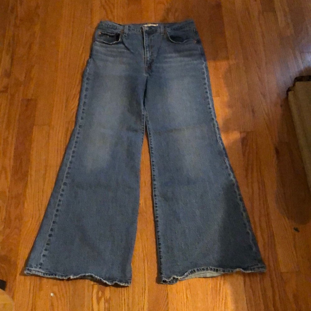 Levi’s ribcage bell